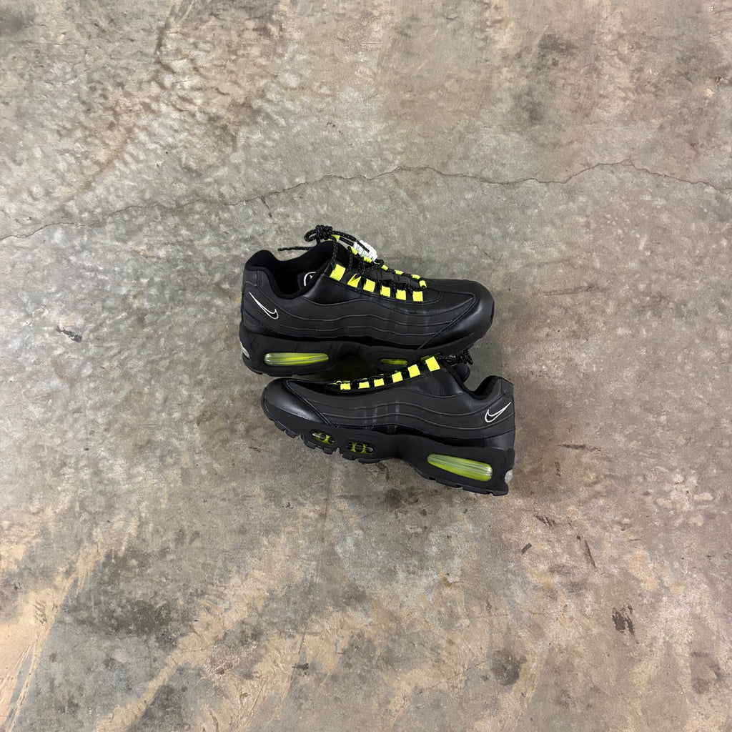AIRMAX 95’s “ATMOS REVERSE NEON”